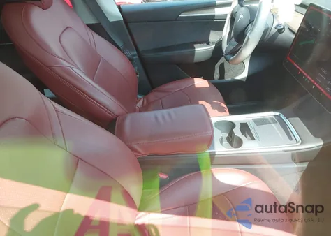 2023 Tesla Model Y Awd/Long Range Dual Motor All-Wheel Drive z USA, uszkodzony, nr VIN 7SAYGDEE9PF613842